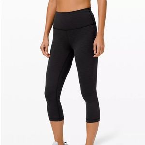 Lululemon Under Wonder Crop